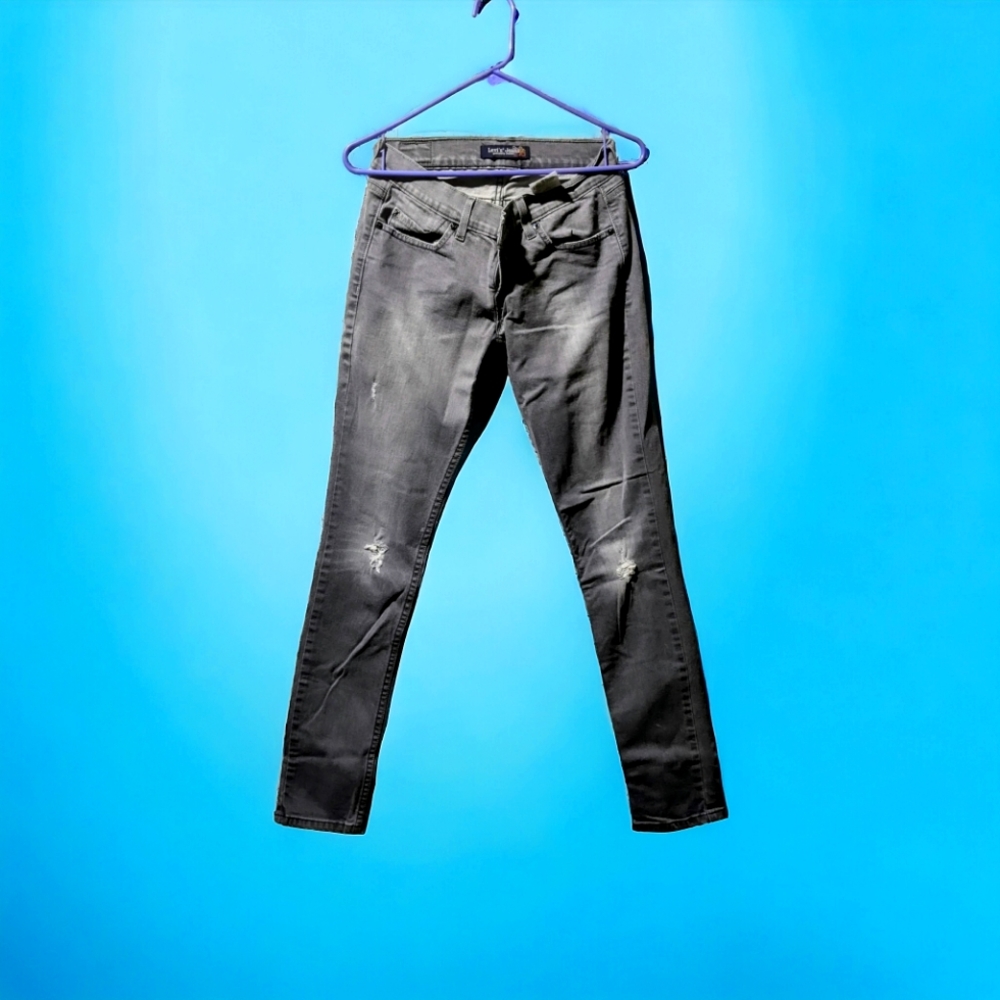 Women's Levi's jeans